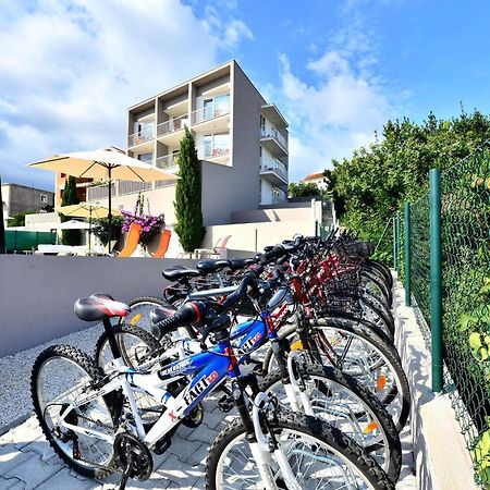 Bretia Apartments 수티반 외부 사진