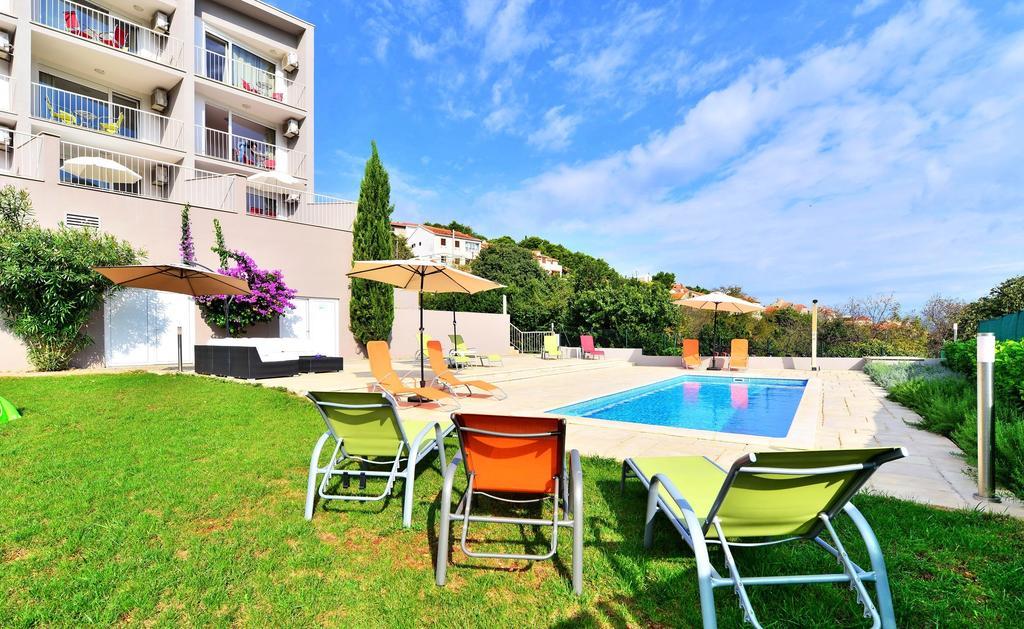 Bretia Apartments 수티반 외부 사진