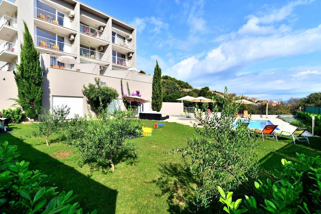 Bretia Apartments 수티반 외부 사진