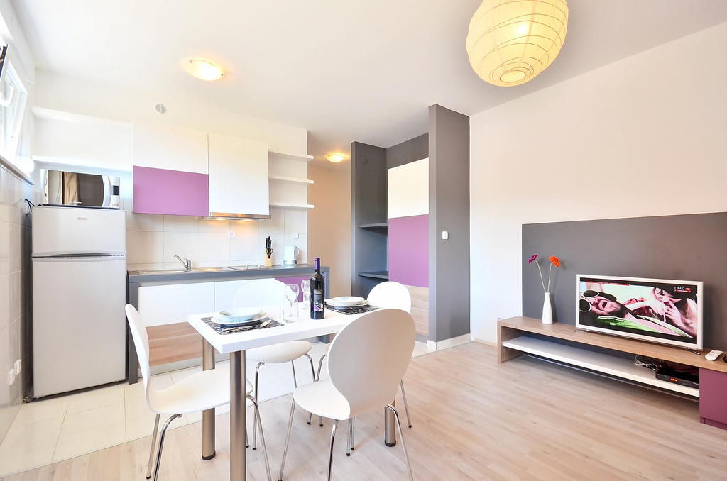 Bretia Apartments 수티반 객실 사진