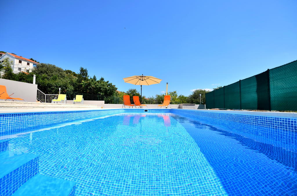 Bretia Apartments 수티반 외부 사진