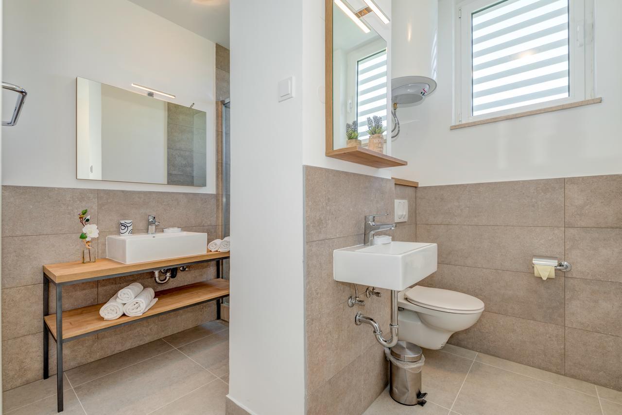 Bretia Apartments 수티반 외부 사진