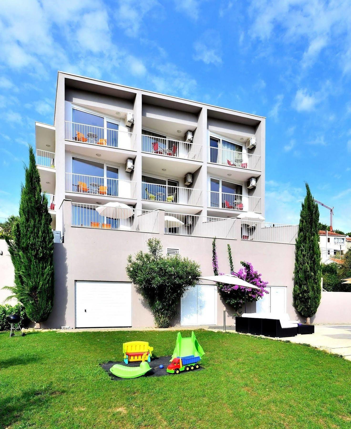 Bretia Apartments 수티반 외부 사진